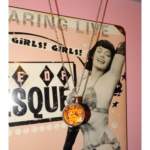 Vintage Honey Bee & Hive Necklace Pendant nature lover boho hippie retro chain - Picture 8 of 14